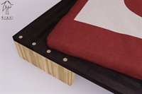 Letto Diago wengè - particolare piede bicolore
