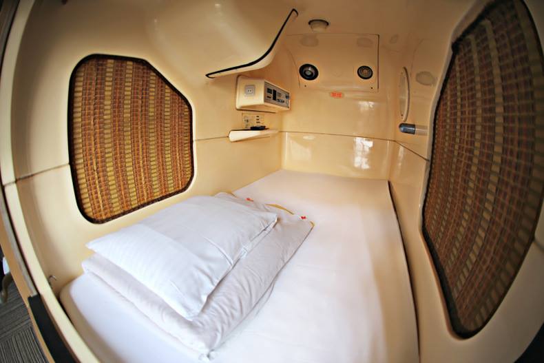 futon capsule hotel