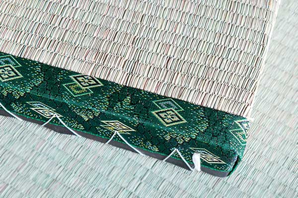 Tatami con bordo verde decorato