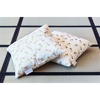 Guanciale con fiocchi di lattice per bambini + federa Apine o Giraffe Guanciale con fiocchi di lattice per bambini + federa Apine o Giraffe