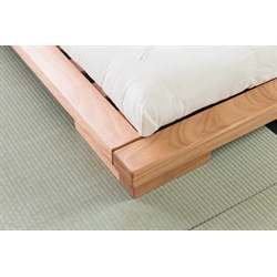 Letto a pedana Yama, colorazione naturale, dettaglio struttura con futon