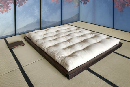 Letto in legno giapponese basso